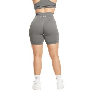 ILUS Seamlux Intensify shorts Large NWT